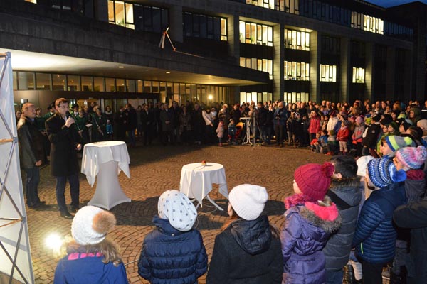 Weihnachtsbaumuebergabe_Landhaus-Bregenz_2016-11-24_2016-7756-009.jpg